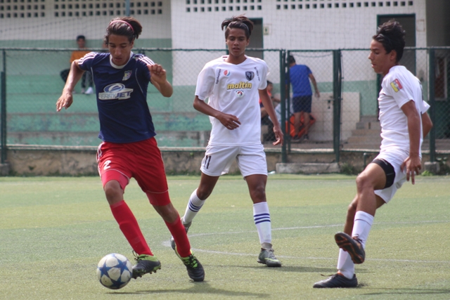 Foto_1.-_Elias_Perozo_Sub-17_vs_ECSC-crop.jpg