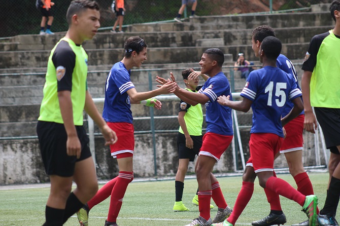 Foto_1_-_Celebración_Sub_15_vs_GVM.jpg