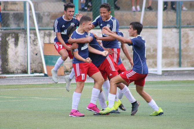 Foto_1_-_Celebración_Sub_17_vs_DPFC.JPG