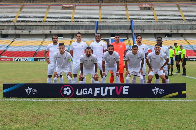 Foto_1_-_XI_inicial_vs_MIN_J2.jpg