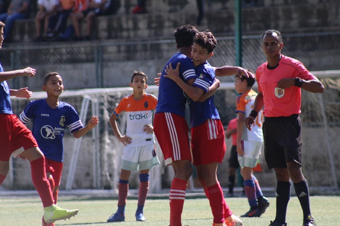 Foto_3_-_Celebración_Sub_13_vs_DLG.JPG