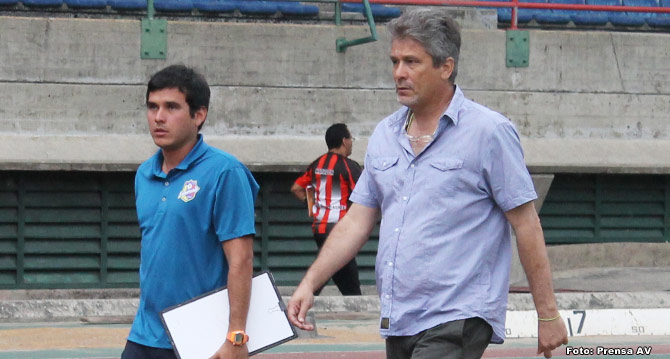 2012 jonthanrosas 01